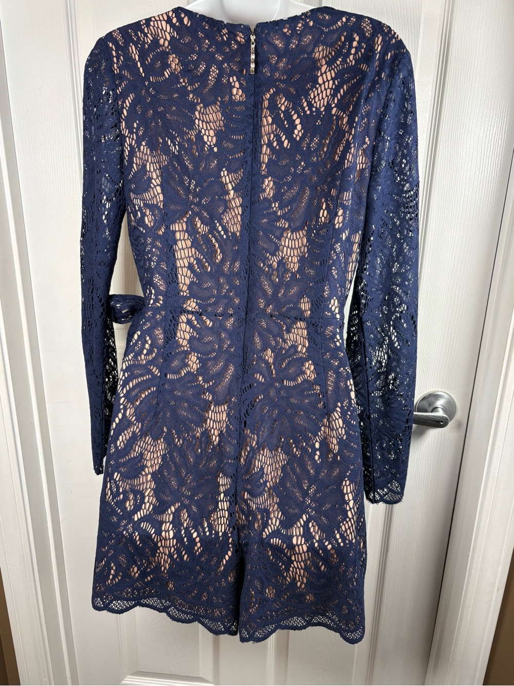 Lilly Pulitzer Romper Medium Tiki
Lace Wrap Navy Beach Resort Cruise - Picture 4 of 11